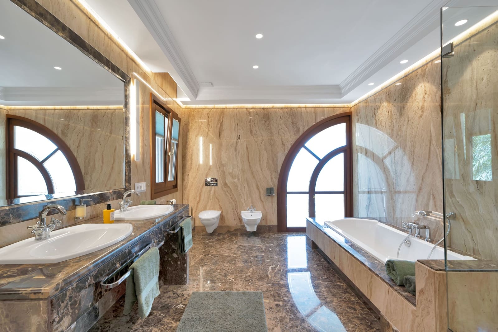 6 soveværelse Villa til leje i Golden Mile med swimmingpool - € 39.500 (Ref: 9081720)