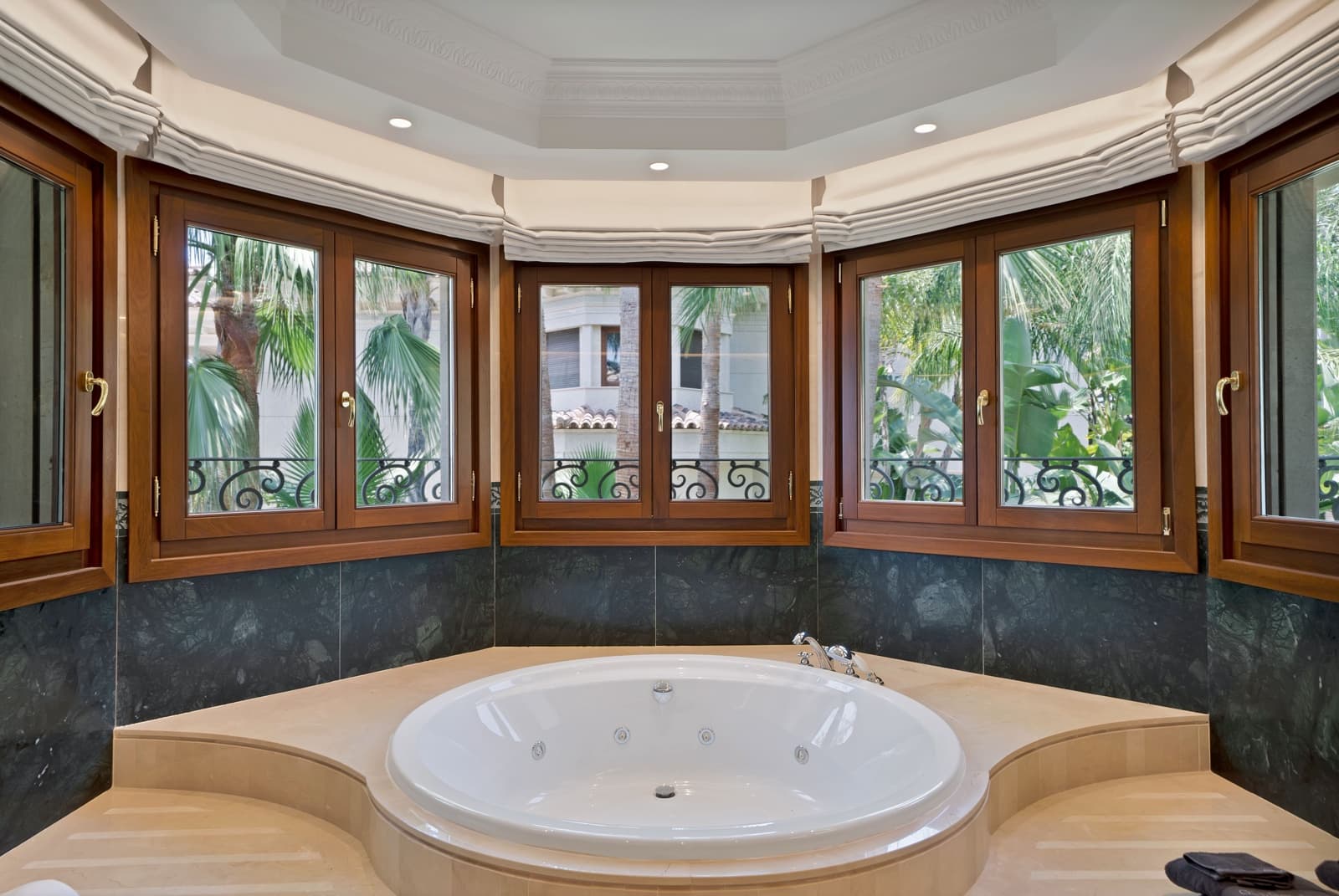 6 soveværelse Villa til leje i Golden Mile med swimmingpool - € 39.500 (Ref: 9081720)