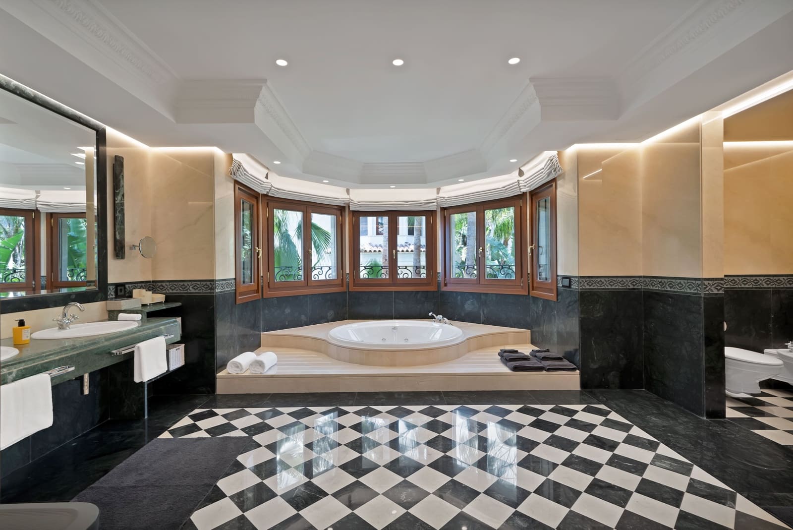 6 soveværelse Villa til leje i Golden Mile med swimmingpool - € 39.500 (Ref: 9081720)