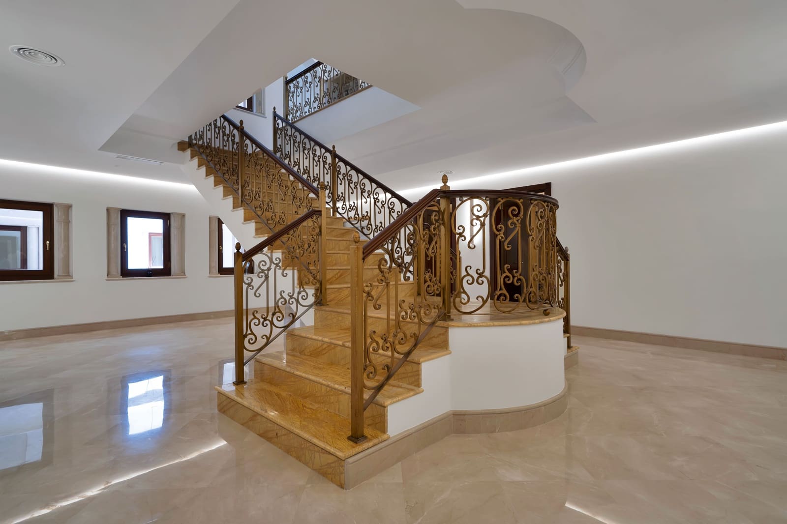 6 soveværelse Villa til leje i Golden Mile med swimmingpool - € 39.500 (Ref: 9081720)