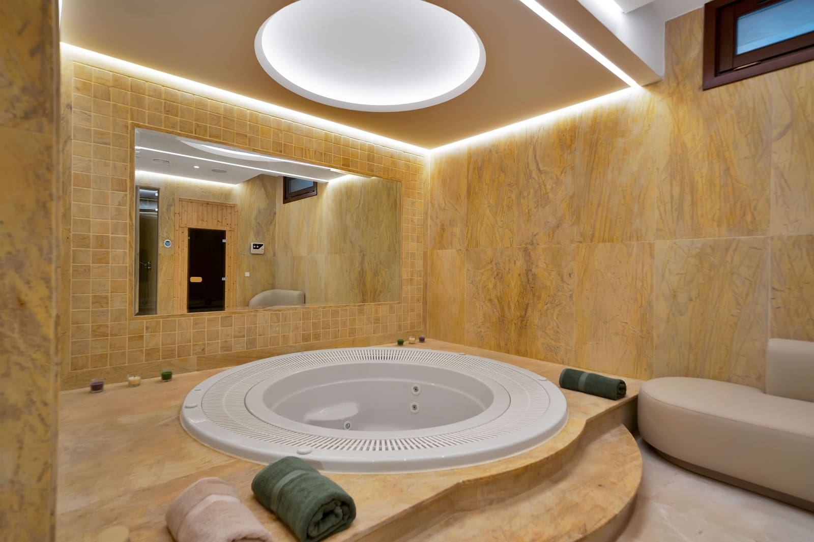 6 soveværelse Villa til leje i Golden Mile med swimmingpool - € 39.500 (Ref: 9081720)