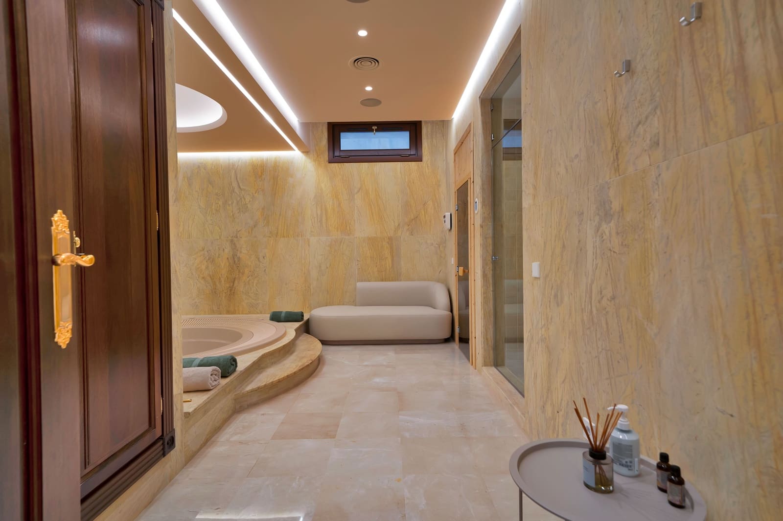 6 soveværelse Villa til leje i Golden Mile med swimmingpool - € 39.500 (Ref: 9081720)