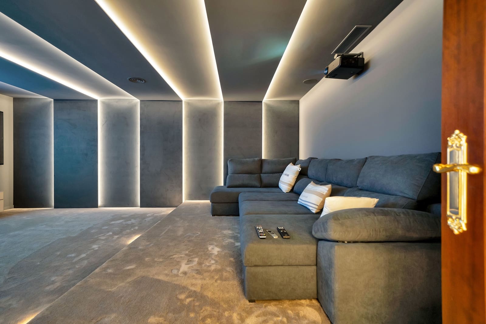 6 soveværelse Villa til leje i Golden Mile med swimmingpool - € 39.500 (Ref: 9081720)