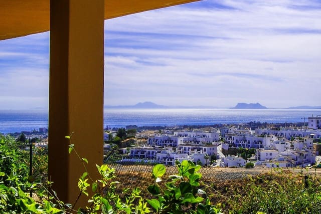 3 bedroom Apartment for sale in El Paraíso, Benahavís with pool - € 549,000 (Ref: 9104802)