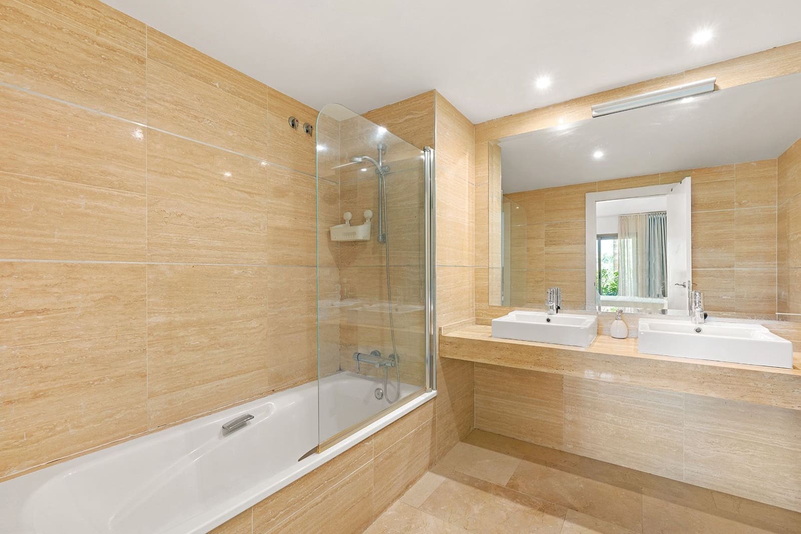 Apartamento de 3 habitaciones en Benahavís en venta con piscina - 549.000 € (Ref: 9104802)