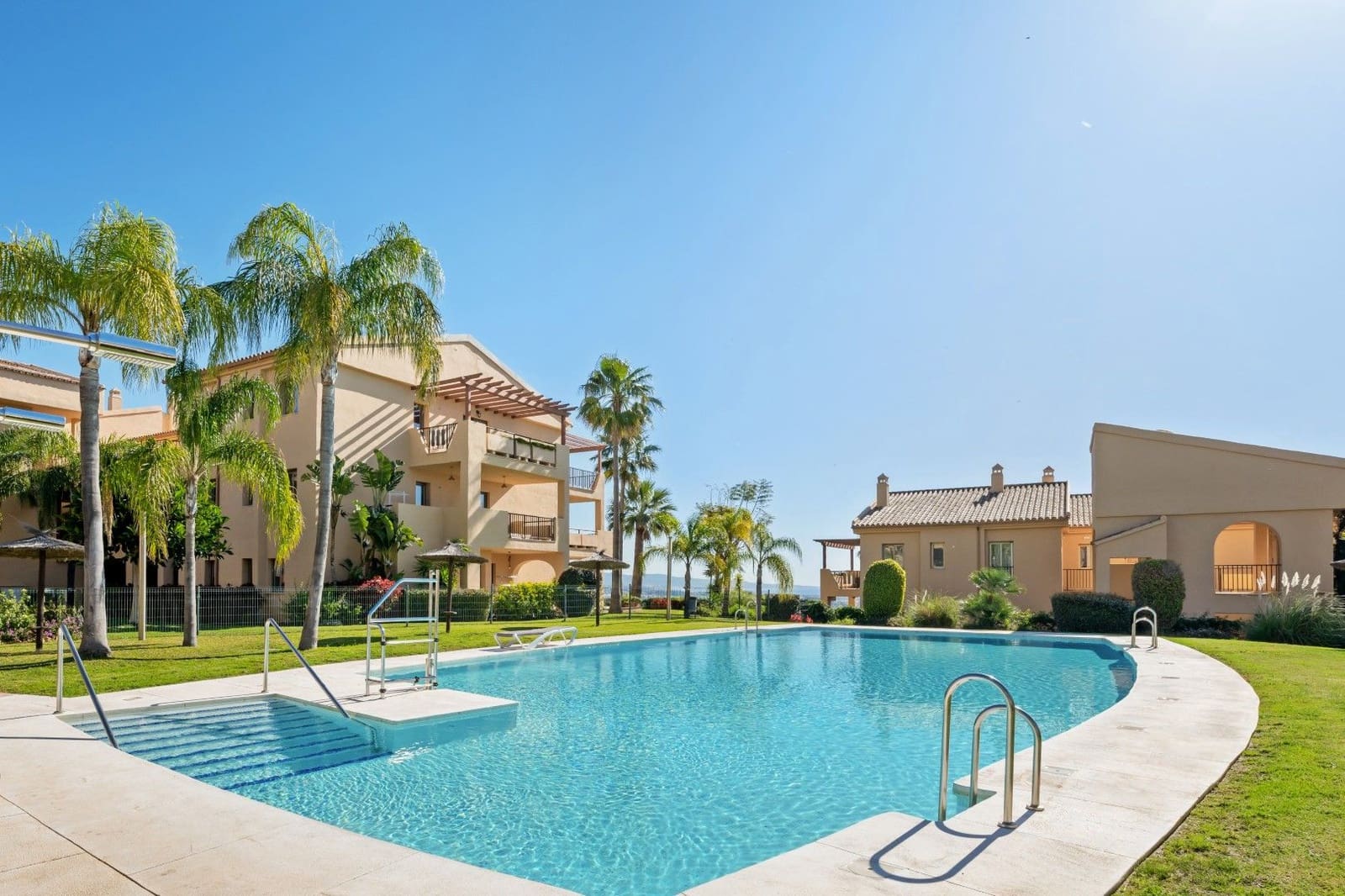 Apartamento de 3 habitaciones en Benahavís en venta con piscina - 549.000 € (Ref: 9104802)