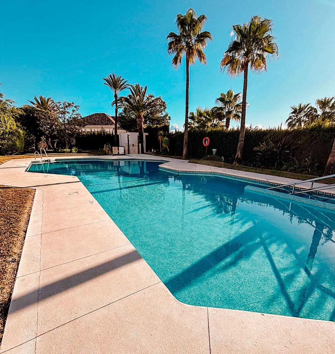 Ático de 2 habitaciones en Marbella en venta con piscina - 650.000 € (Ref: 9116295)