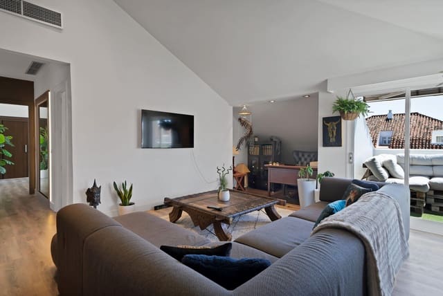 2 slaapkamer Penthouse te koop in Marbella met zwembad - € 650.000 (Ref: 9116295)