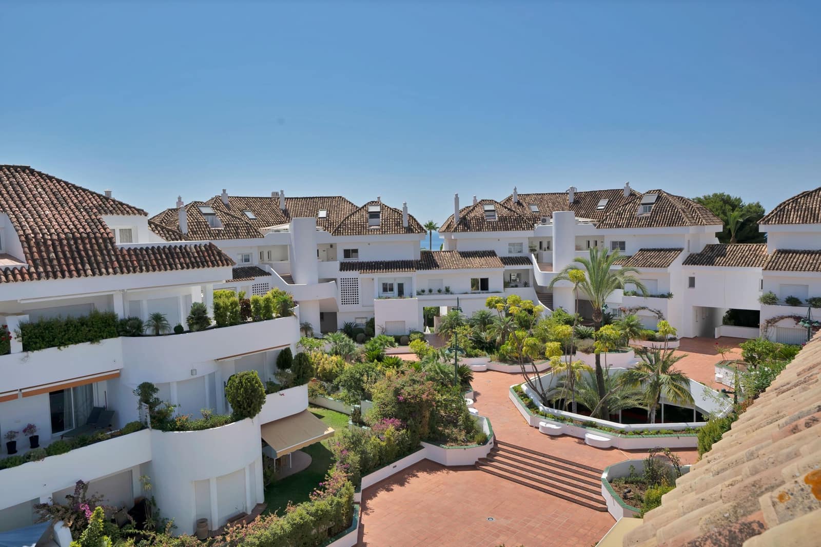 Ático de 2 habitaciones en Marbella en venta con piscina - 650.000 € (Ref: 9116295)