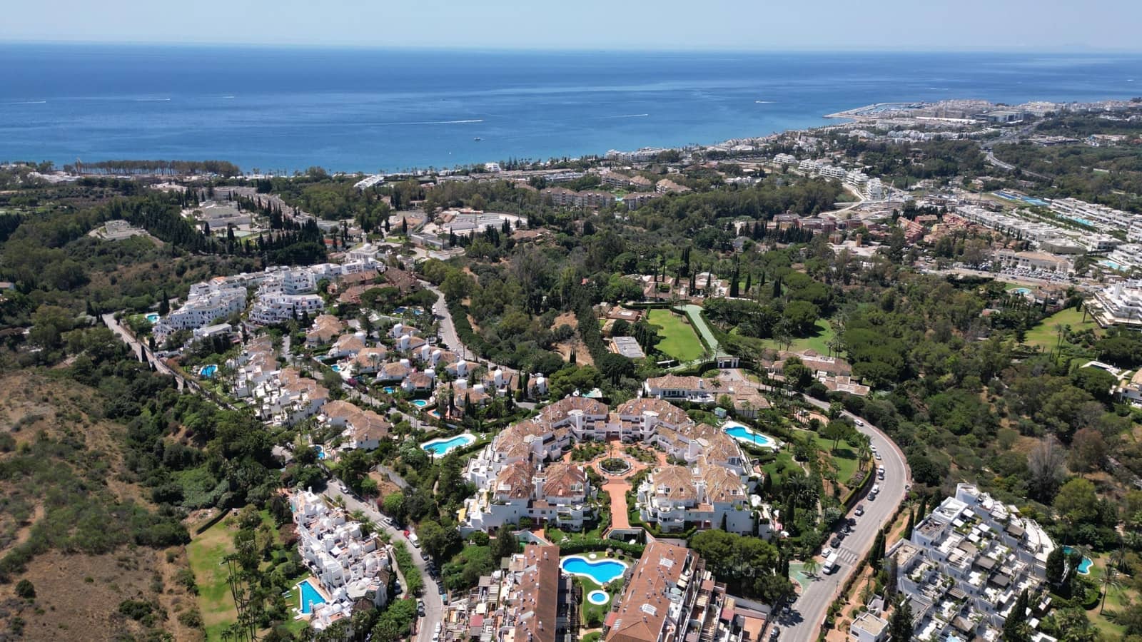 Ático de 2 habitaciones en Marbella en venta con piscina - 650.000 € (Ref: 9116295)