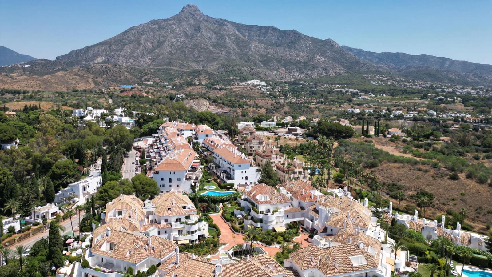 Ático de 2 habitaciones en Marbella en venta con piscina - 650.000 € (Ref: 9116295)