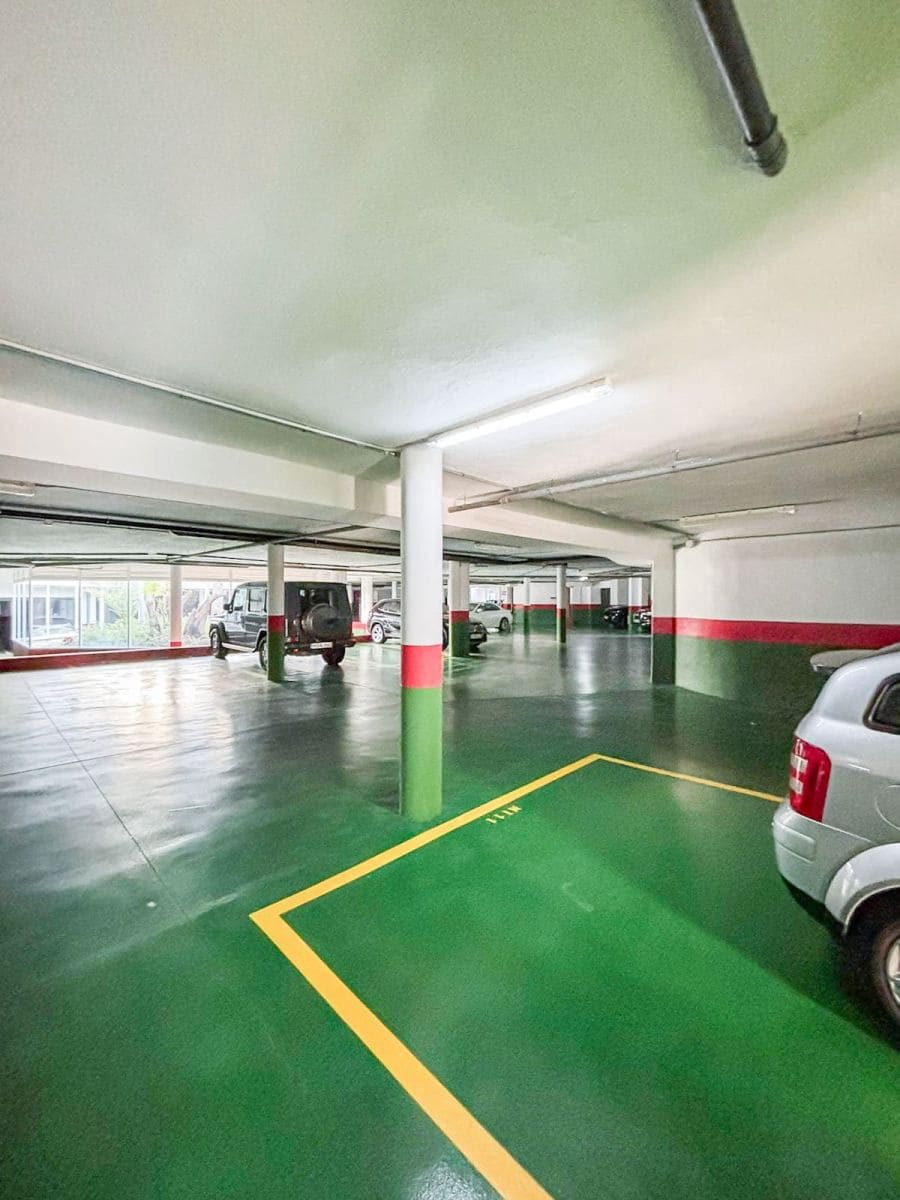 2 sypialnia Penthouse na sprzedaż w Marbella z basenem - 650 000 € (Ref: 9116295)