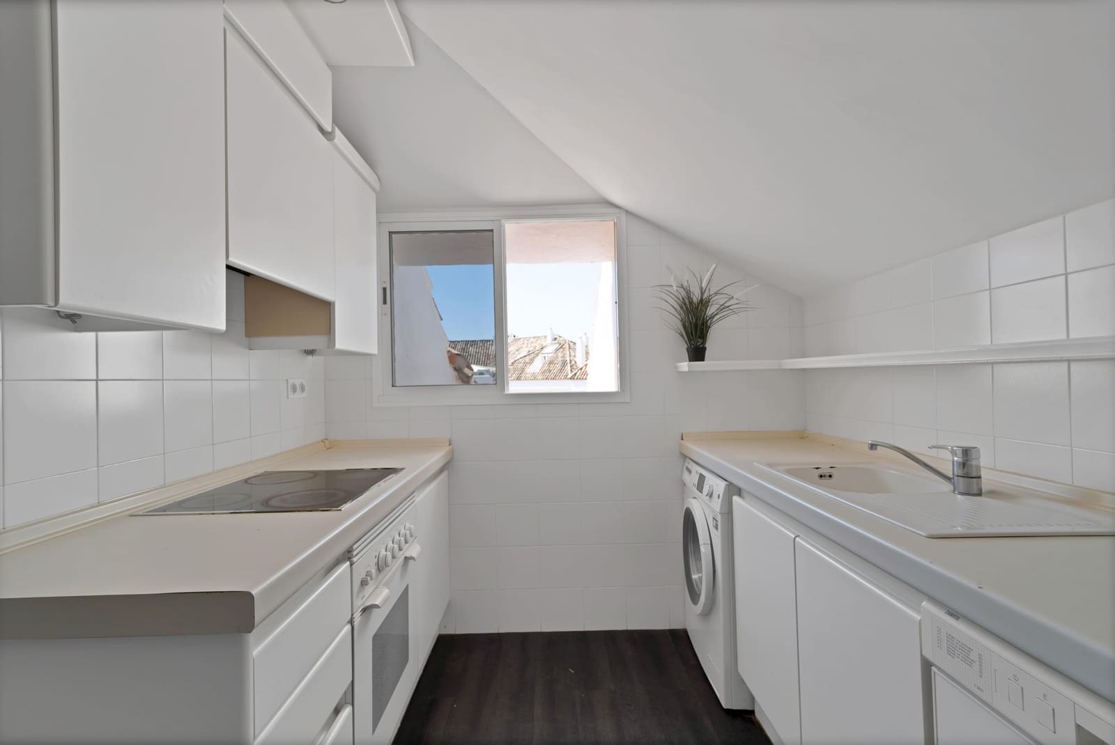 2 sypialnia Penthouse na sprzedaż w Marbella z basenem - 650 000 € (Ref: 9116295)