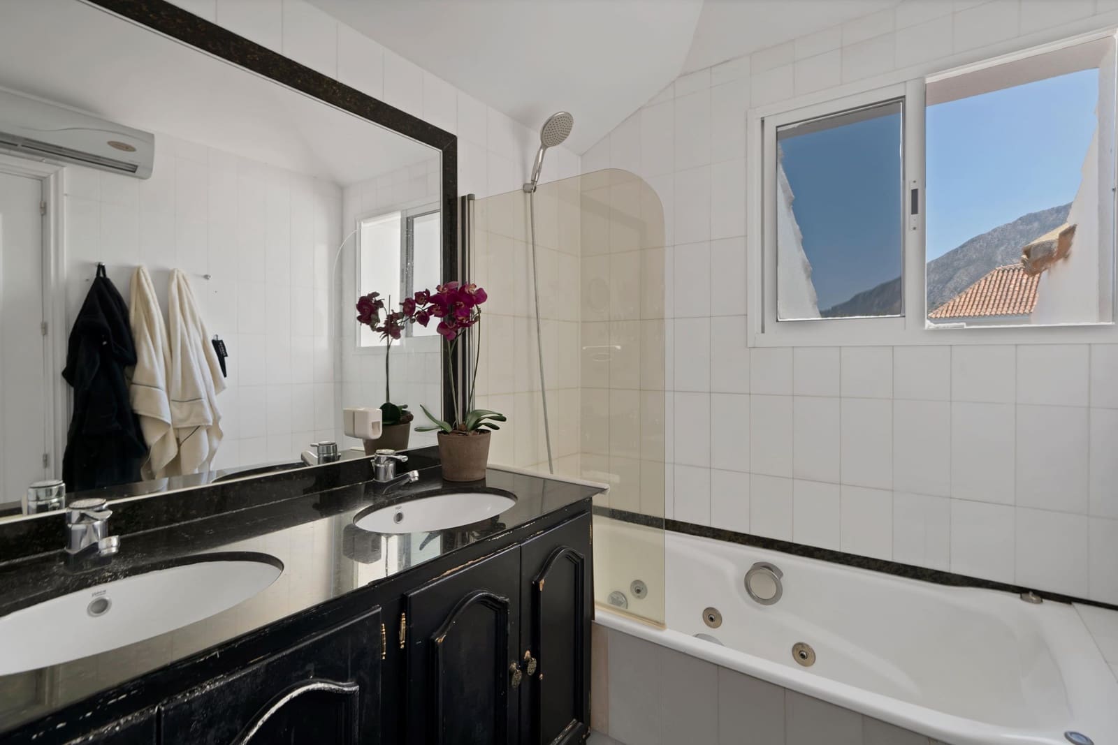 2 sypialnia Penthouse na sprzedaż w Marbella z basenem - 650 000 € (Ref: 9116295)