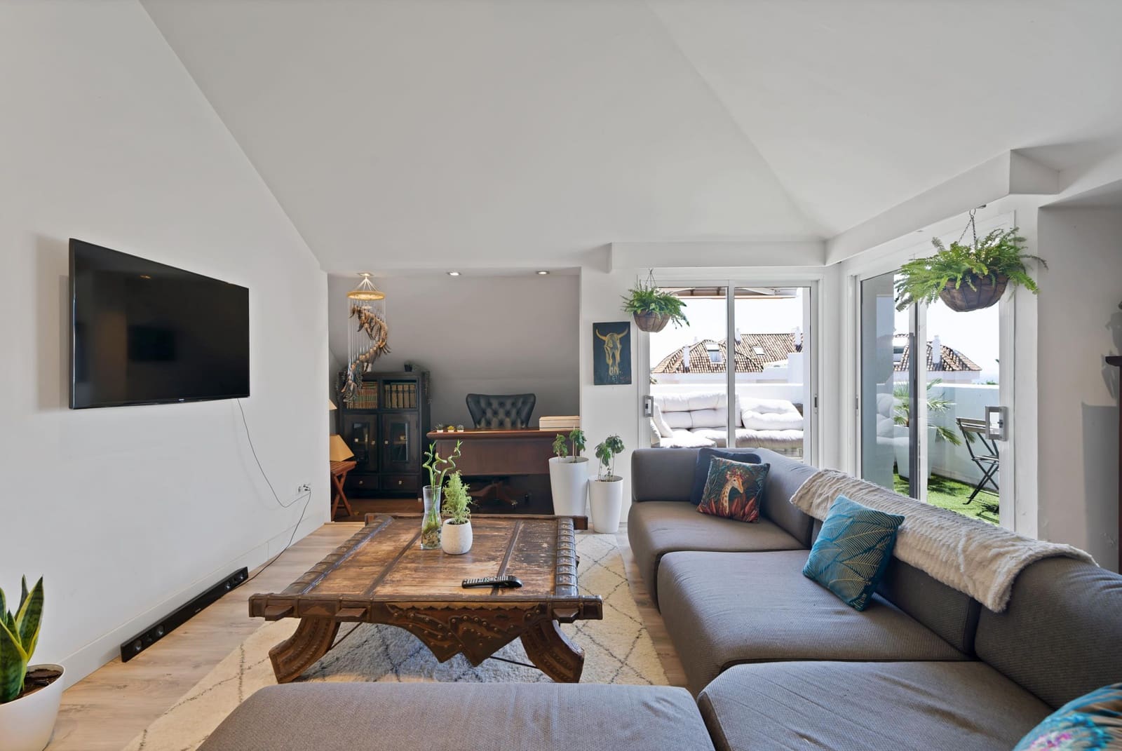 2 sypialnia Penthouse na sprzedaż w Marbella z basenem - 650 000 € (Ref: 9116295)