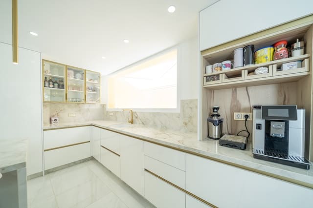 4 soverom Kjedet enebolig til salgs i La Mairena, Ojen med svømmebasseng - € 850 000 (Ref: 9134637)