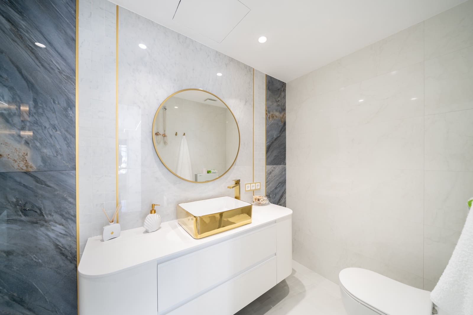 4 soverom Kjedet enebolig til salgs i Ojen med svømmebasseng - € 850 000 (Ref: 9134637)