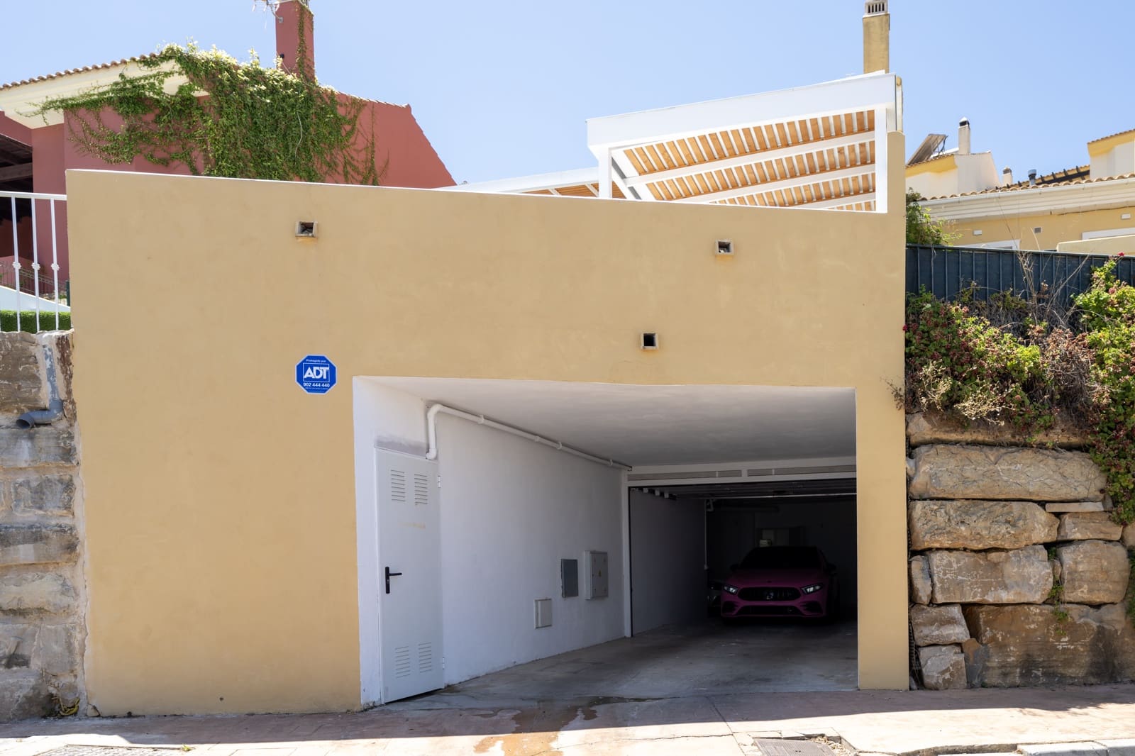 4 soverom Kjedet enebolig til salgs i Ojen med svømmebasseng - € 850 000 (Ref: 9134637)