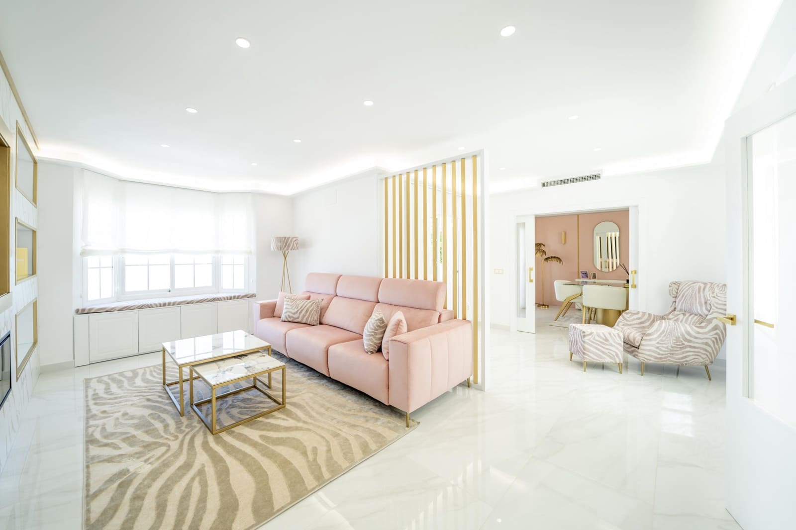 4 soveværelse Semi-Rækkehus til salg i La Mairena med swimmingpool - € 850.000 (Ref: 9134637)