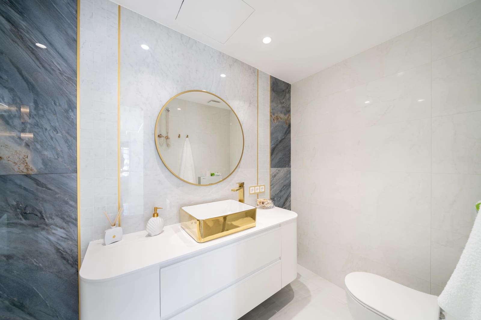 4 soveværelse Semi-Rækkehus til salg i La Mairena med swimmingpool - € 850.000 (Ref: 9134637)