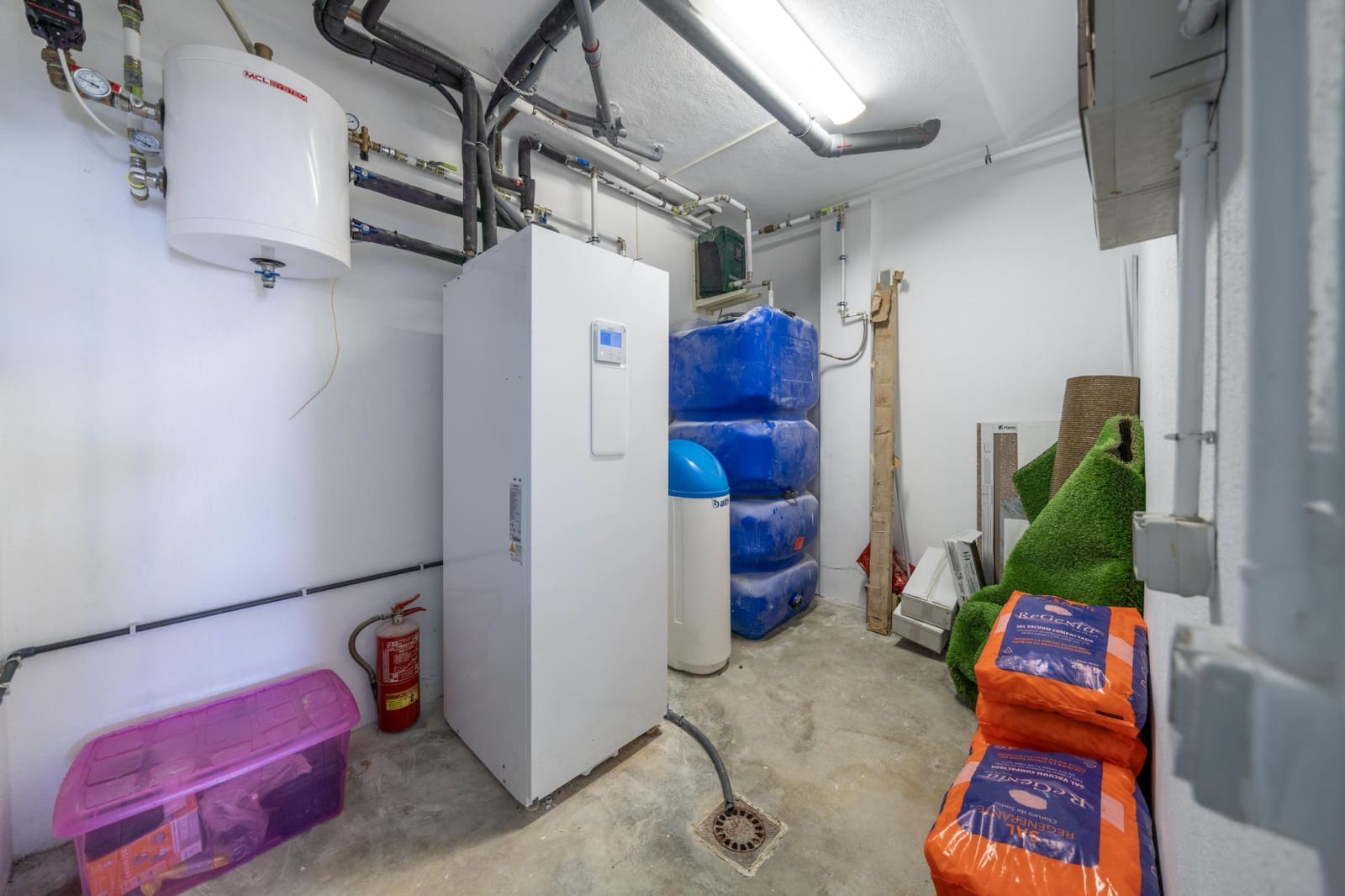 4 soveværelse Semi-Rækkehus til salg i La Mairena med swimmingpool - € 850.000 (Ref: 9134637)