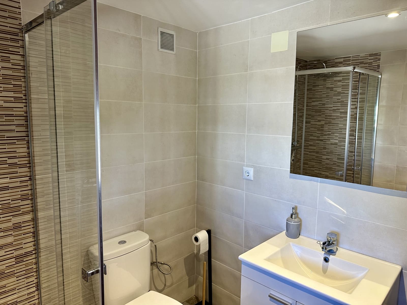 3 soverom Rekkehus til salgs i Manilva med svømmebasseng - € 247 000 (Ref: 9137334)