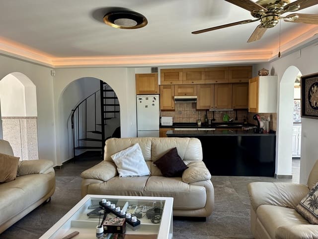 Adosado de 3 habitaciones en Manilva en venta con piscina - 253.000 € (Ref: 9137334)