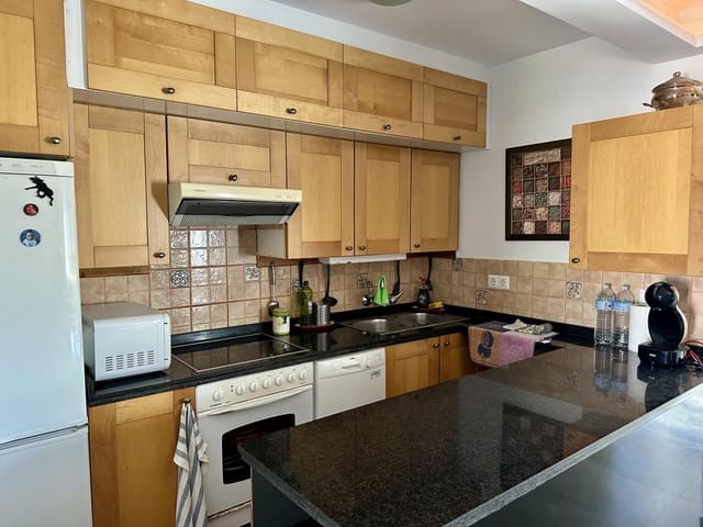 Adosado de 3 habitaciones en Manilva en venta con piscina - 253.000 € (Ref: 9137334)