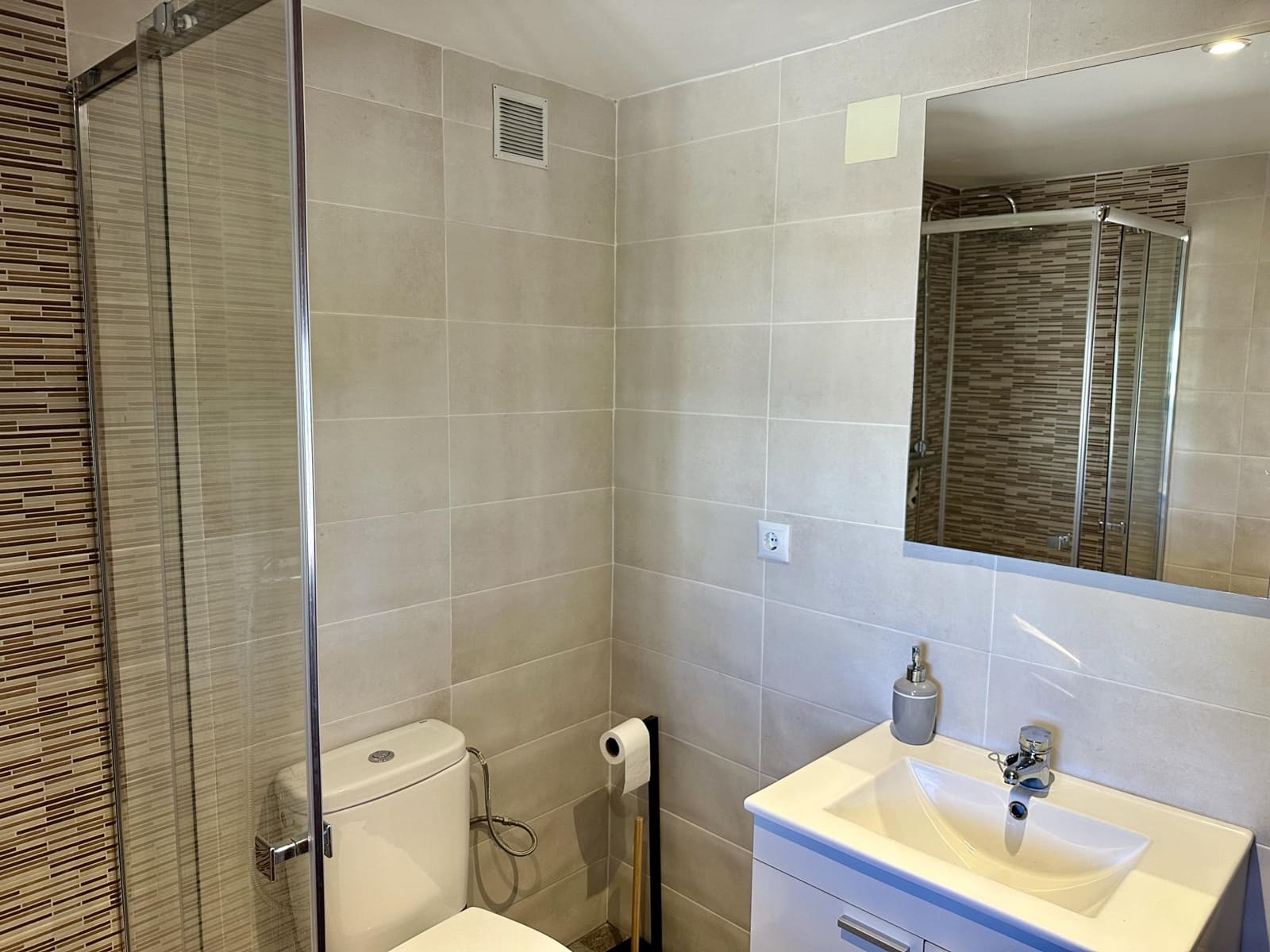 3 soverom Rekkehus til salgs i Manilva med svømmebasseng - € 247 000 (Ref: 9137334)