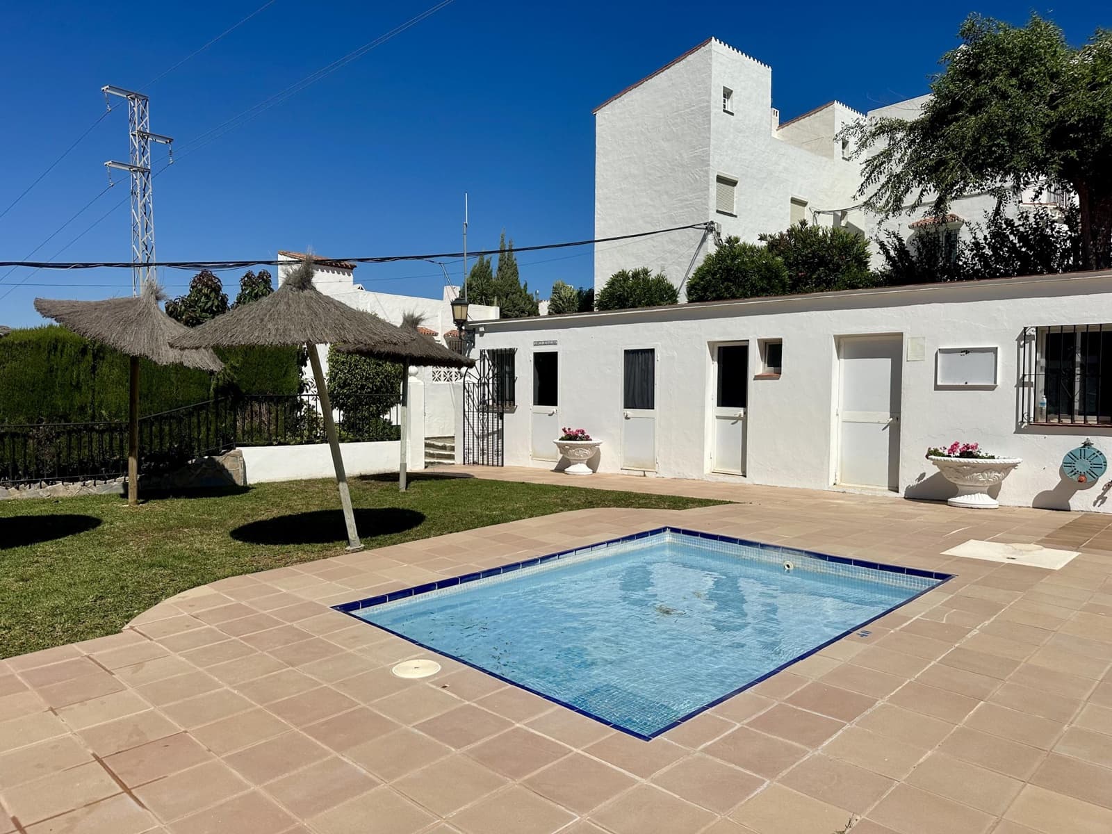 3 soveværelse Rækkehus til salg i Manilva med swimmingpool - € 225.000 (Ref: 9137334)