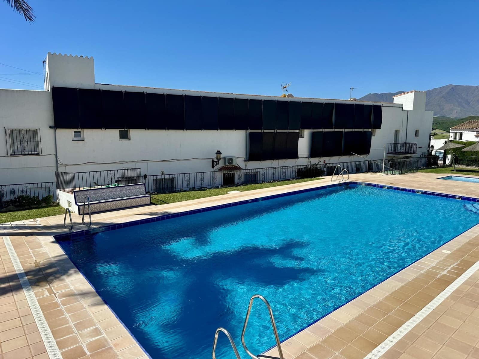 3 soveværelse Rækkehus til salg i Manilva med swimmingpool - € 225.000 (Ref: 9137334)