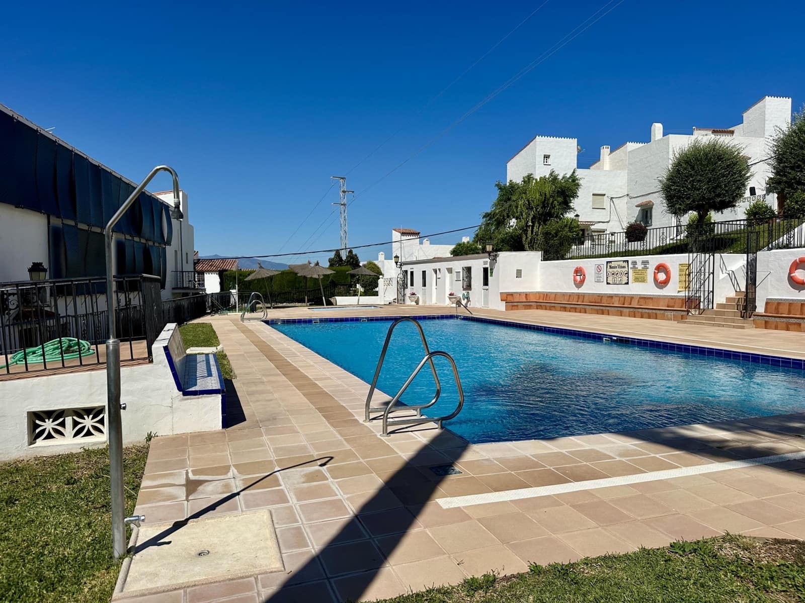3 soveværelse Rækkehus til salg i Manilva med swimmingpool - € 225.000 (Ref: 9137334)