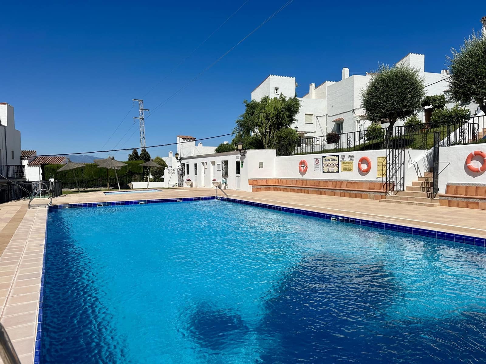 3 soveværelse Rækkehus til salg i Manilva med swimmingpool - € 225.000 (Ref: 9137334)