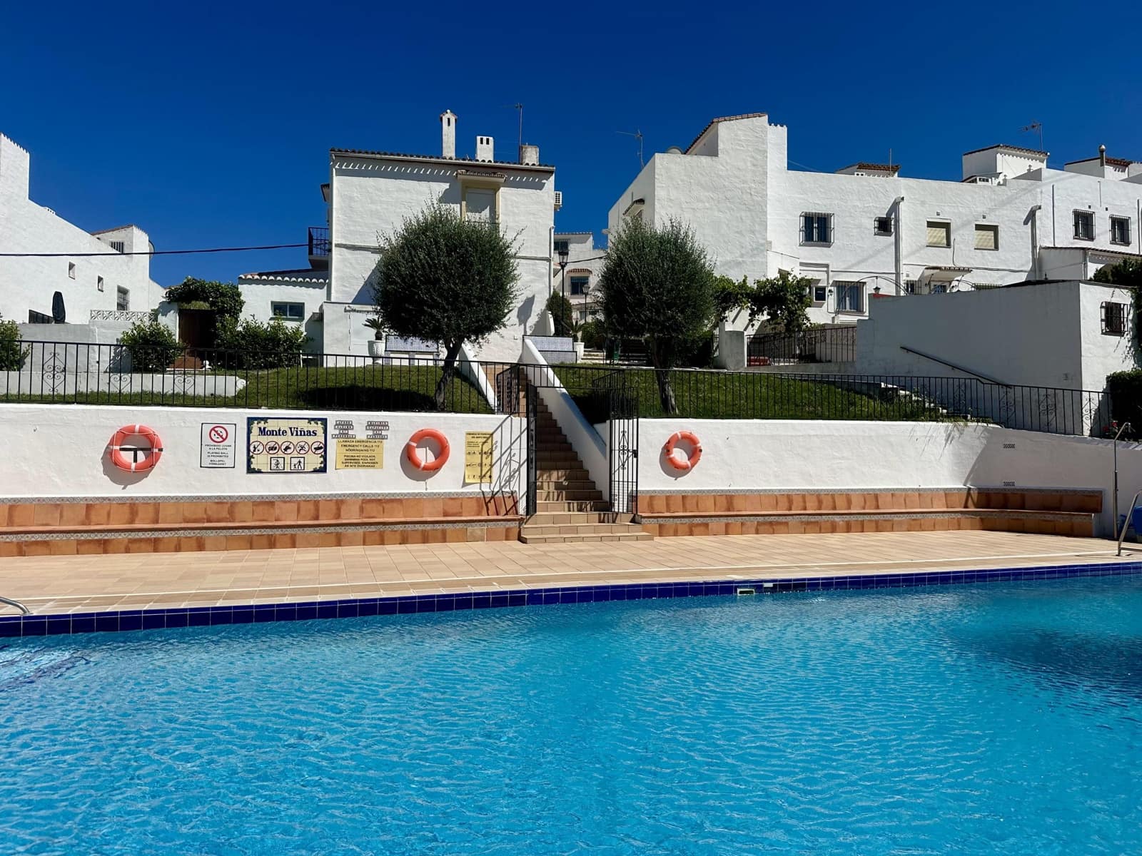 3 soveværelse Rækkehus til salg i Manilva med swimmingpool - € 225.000 (Ref: 9137334)