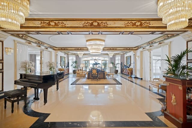 10 bedroom Villa for rent in Puerto Banus, Marbella with pool - € 30,000 (Ref: 9137335)