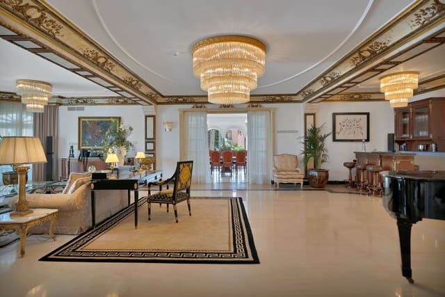 10 bedroom Villa for rent in Puerto Banus, Marbella with pool - € 30,000 (Ref: 9137335)