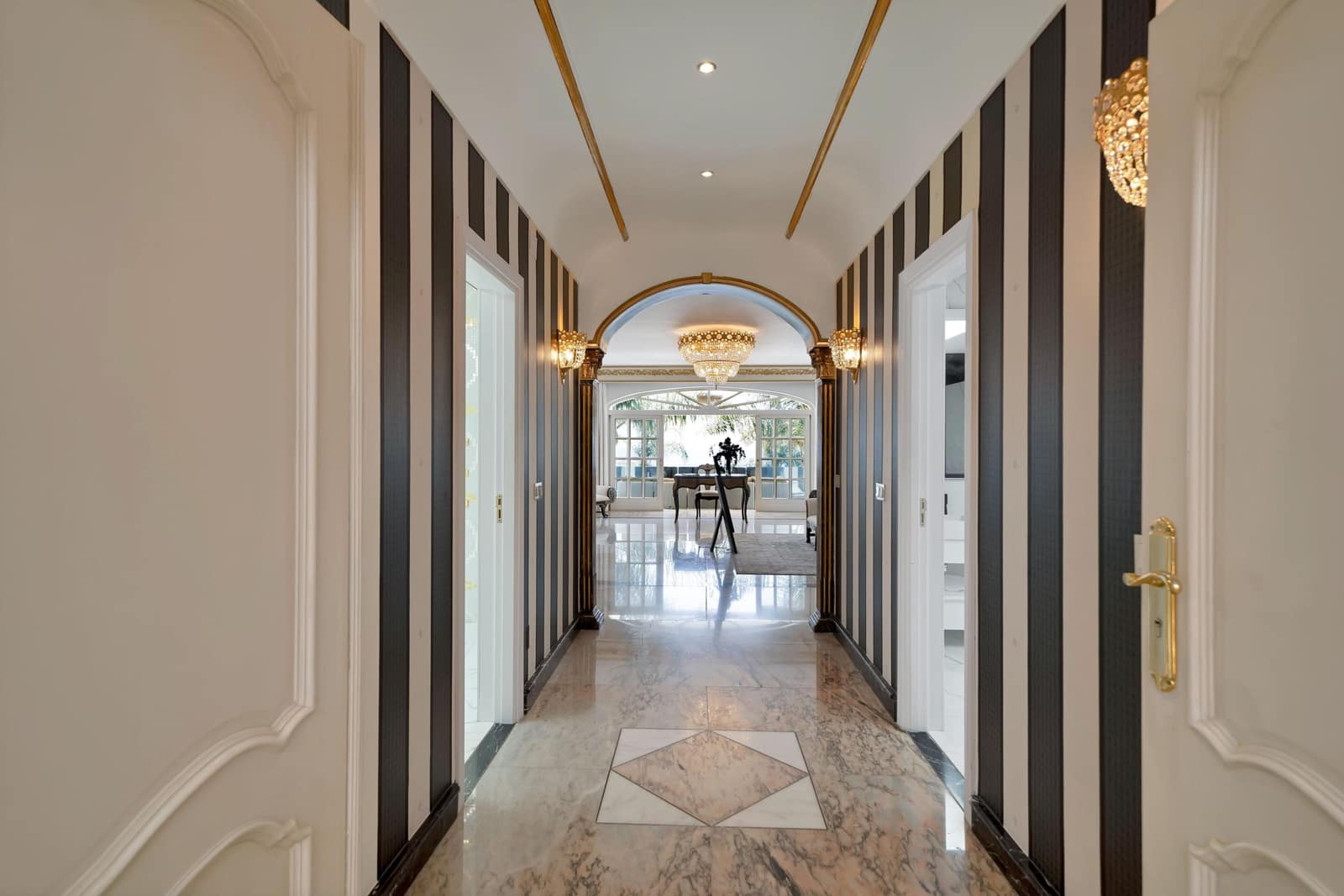 10 soveværelse Villa til leje i Puerto Banus med swimmingpool - € 30.000 (Ref: 9137335)