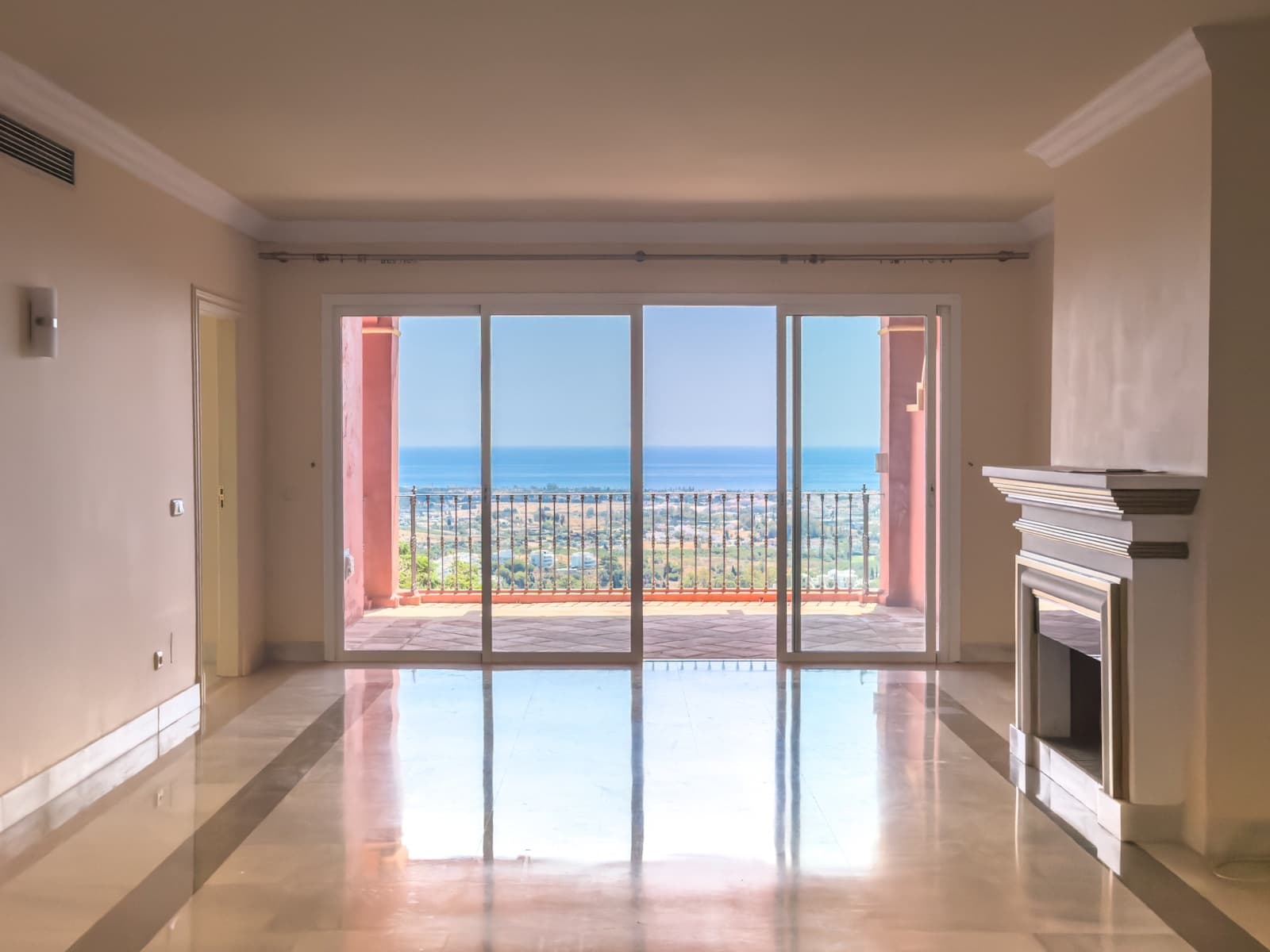 2 bedroom Apartment for sale in La Quinta with pool - € 559,000 (Ref: 9141762)