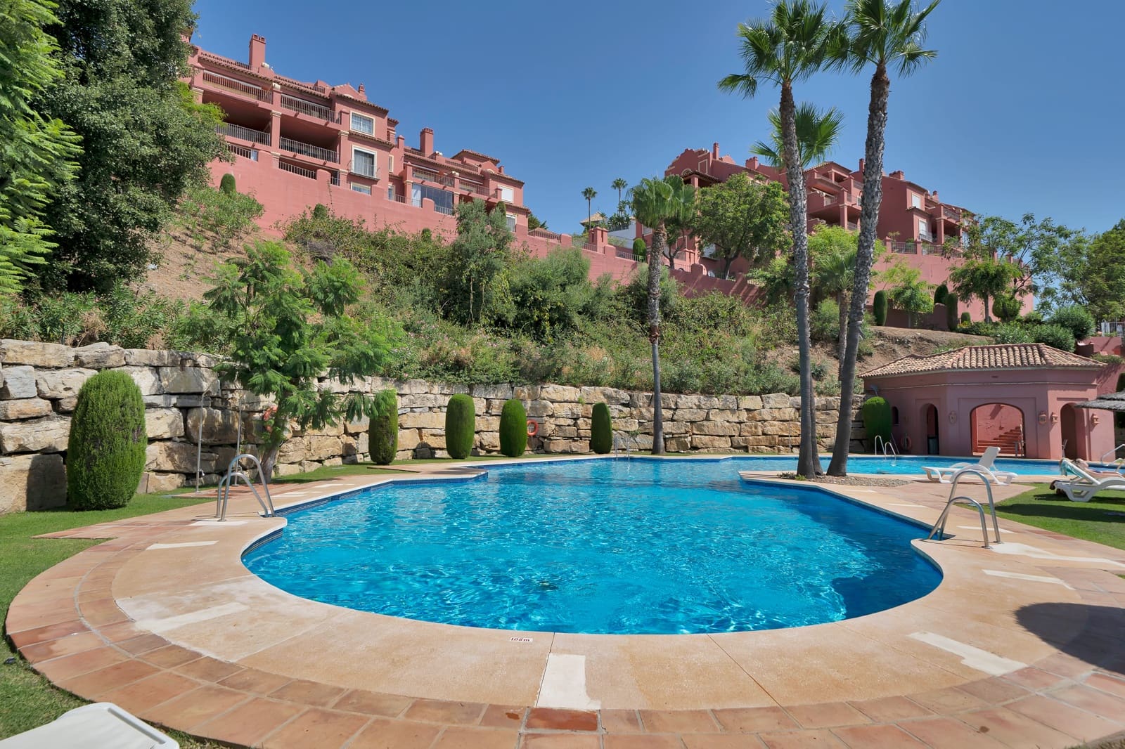 2 bedroom Apartment for sale in La Quinta with pool - € 559,000 (Ref: 9141762)