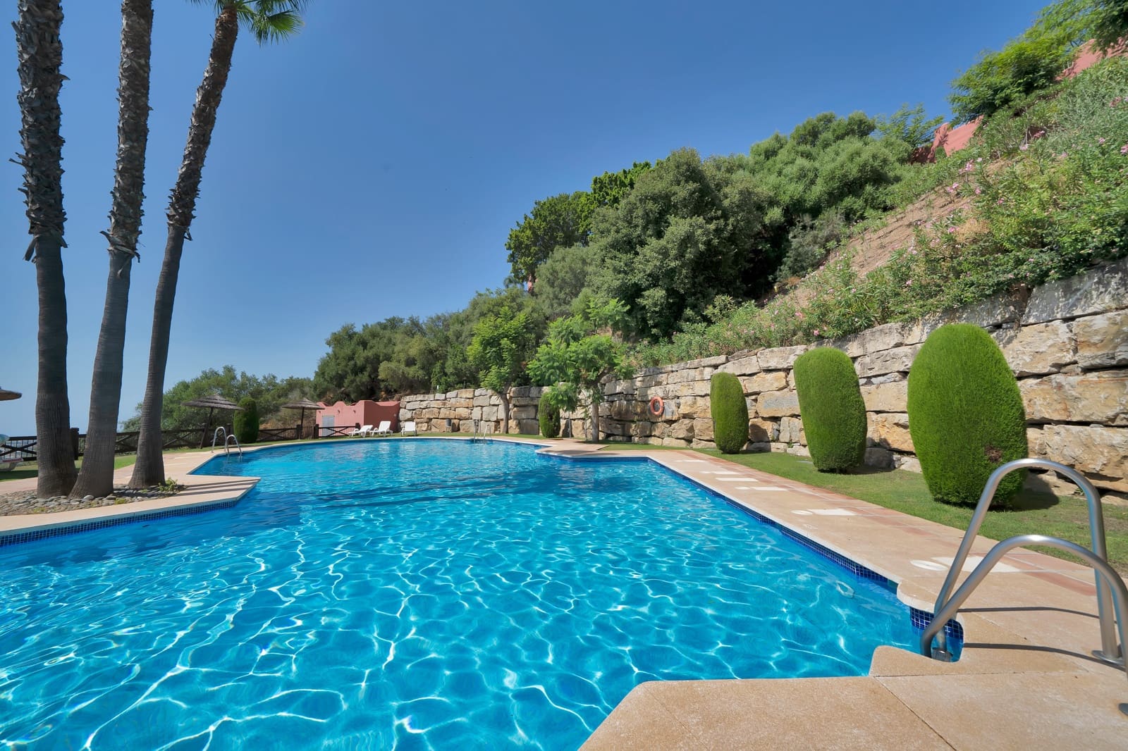 2 bedroom Apartment for sale in La Quinta with pool - € 559,000 (Ref: 9141762)