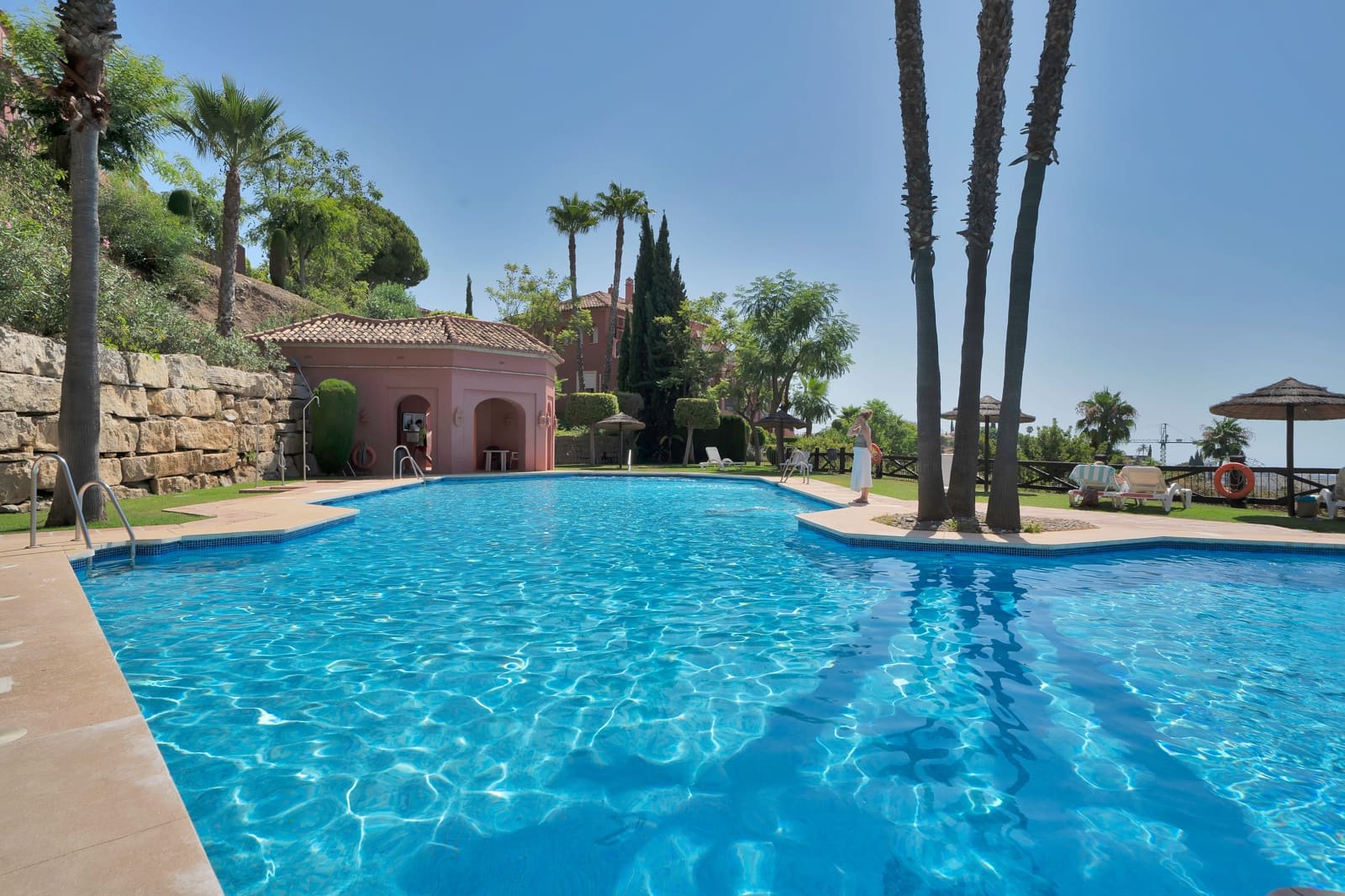 2 bedroom Apartment for sale in La Quinta with pool - € 559,000 (Ref: 9141762)