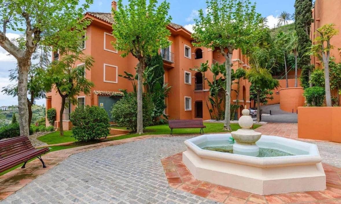 2 bedroom Apartment for sale in La Quinta with pool - € 559,000 (Ref: 9141762)