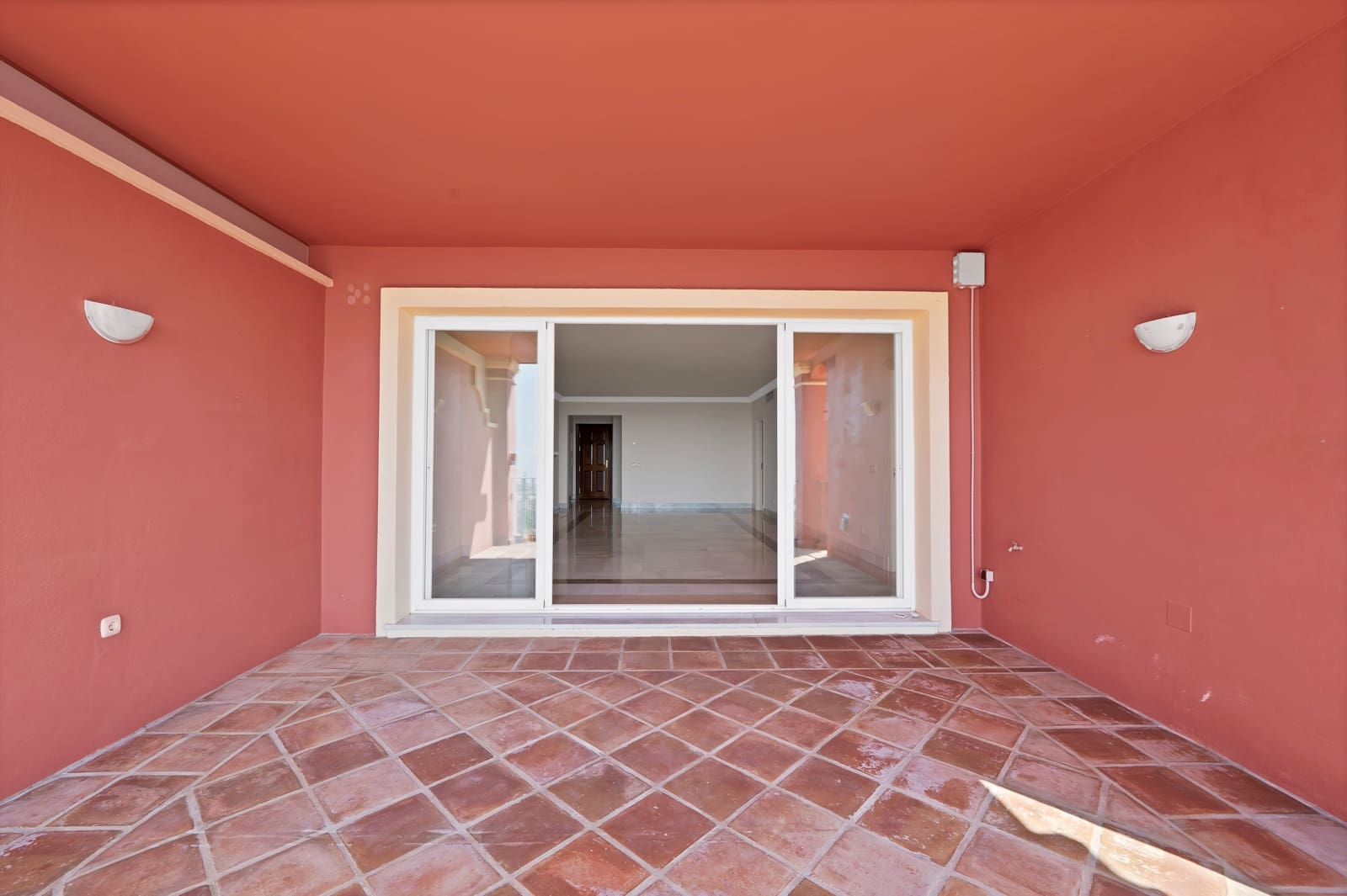 2 bedroom Apartment for sale in La Quinta with pool - € 559,000 (Ref: 9141762)