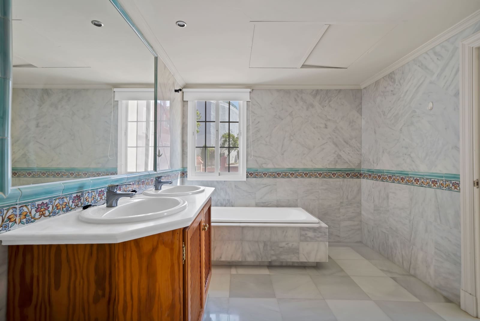 2 bedroom Apartment for sale in La Quinta with pool - € 559,000 (Ref: 9141762)