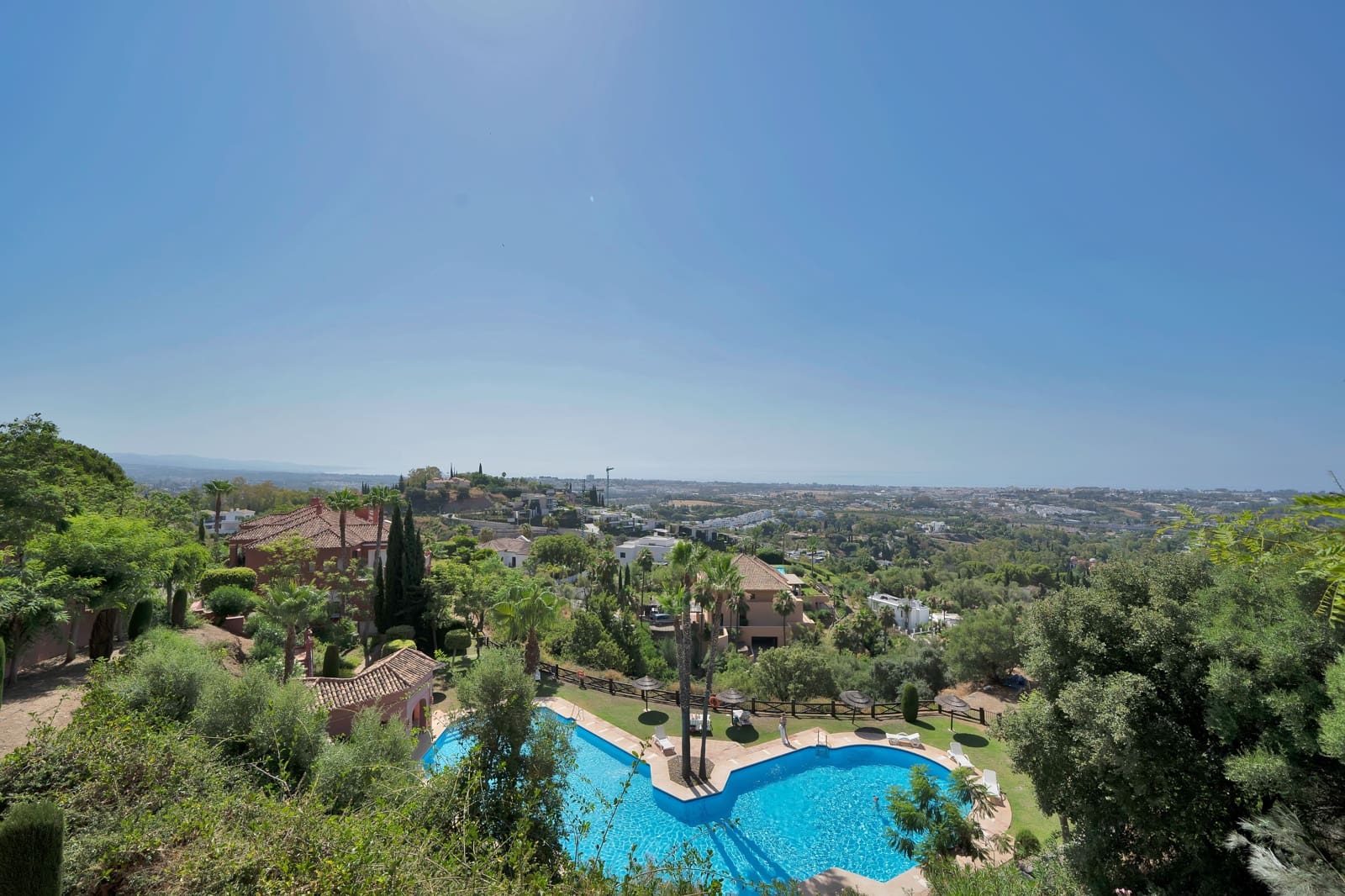 2 bedroom Apartment for sale in La Quinta with pool - € 559,000 (Ref: 9141762)