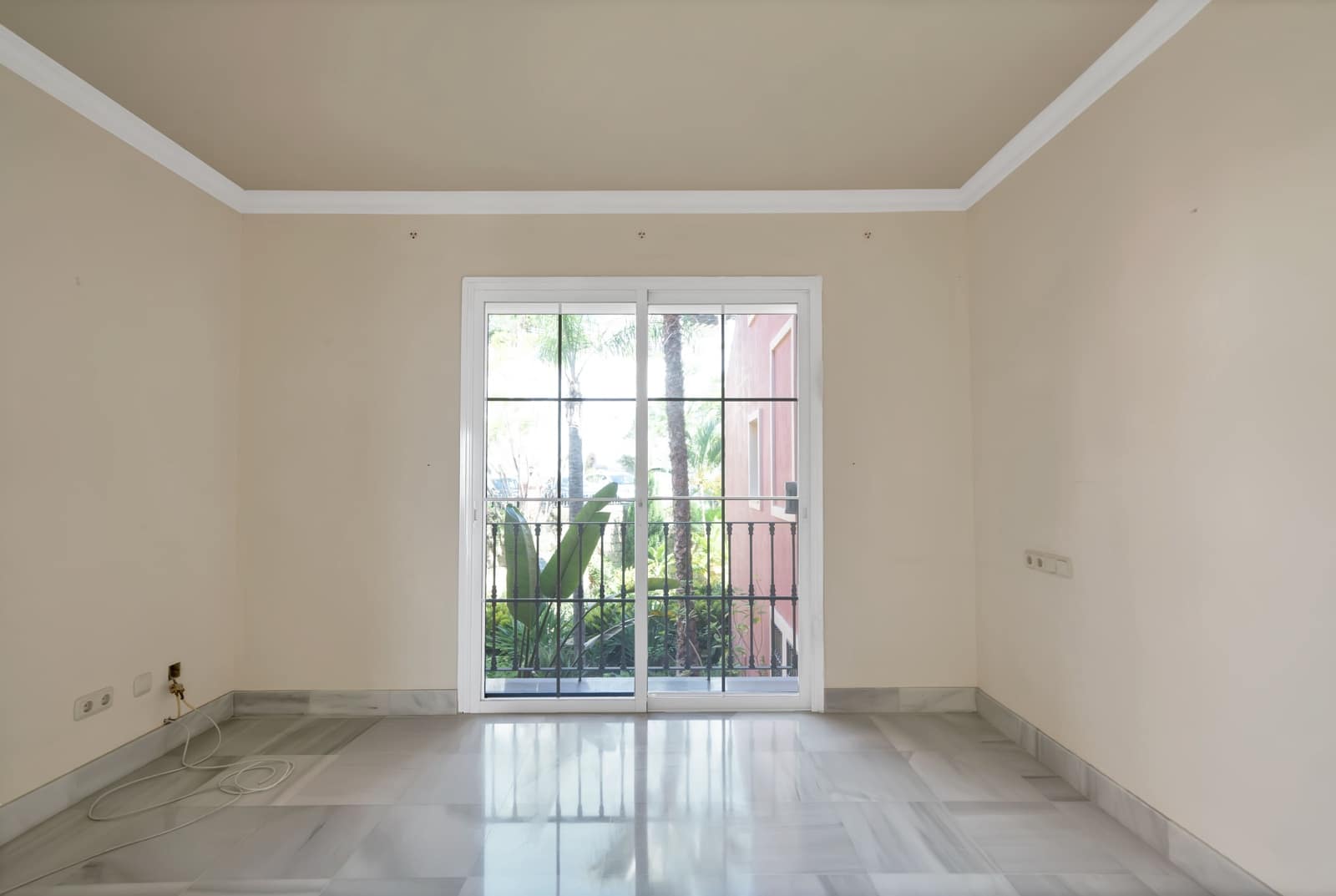 2 bedroom Apartment for sale in La Quinta with pool - € 559,000 (Ref: 9141762)