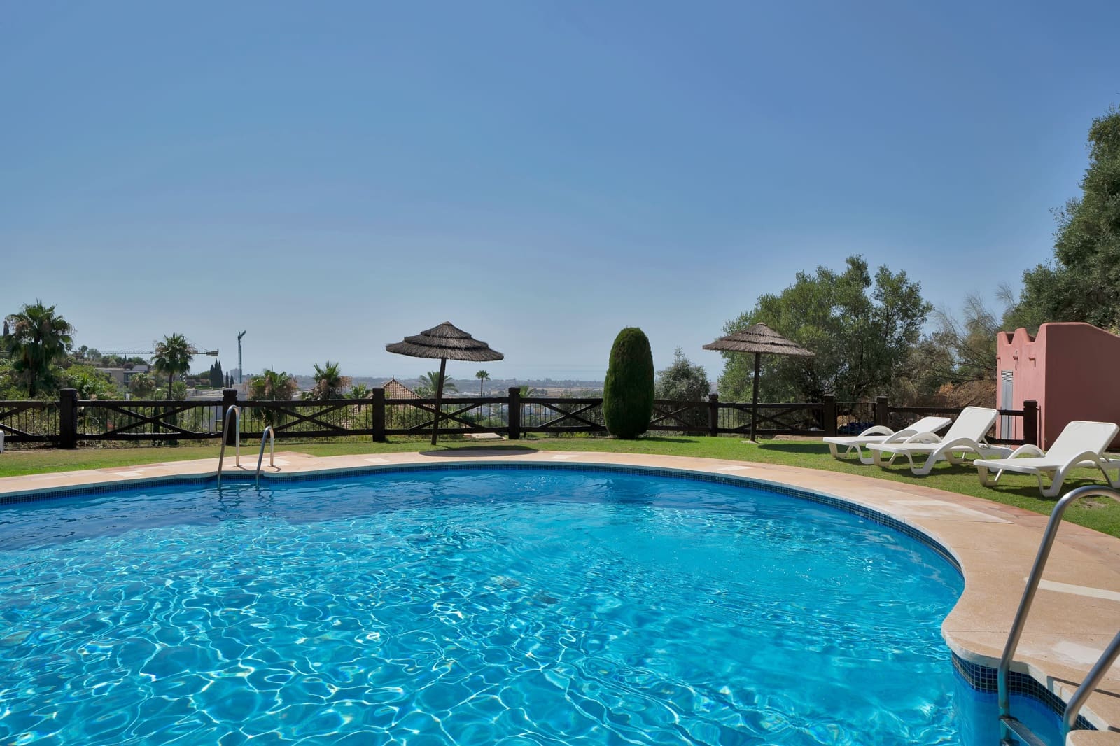 2 bedroom Apartment for sale in La Quinta with pool - € 559,000 (Ref: 9141762)