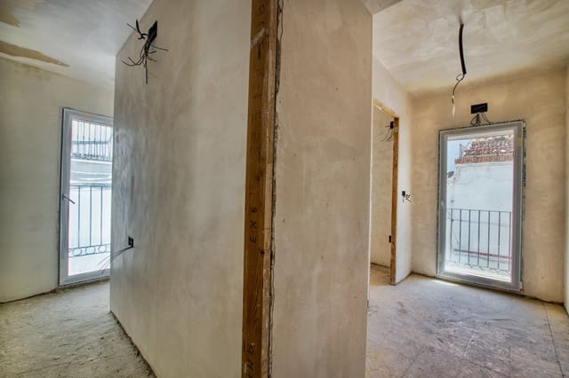 4 makuuhuone Rivitalo myytävänä paikassa Periana - 78 900 € (Ref: 9152398)