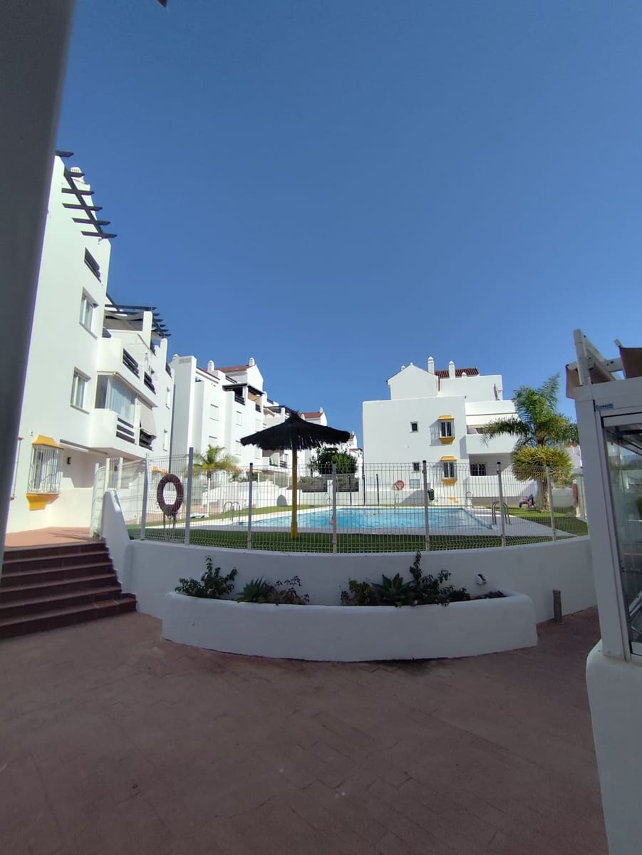 2 bedroom Apartment for rent in Estepona with pool - € 1,500 (Ref: 9159653)