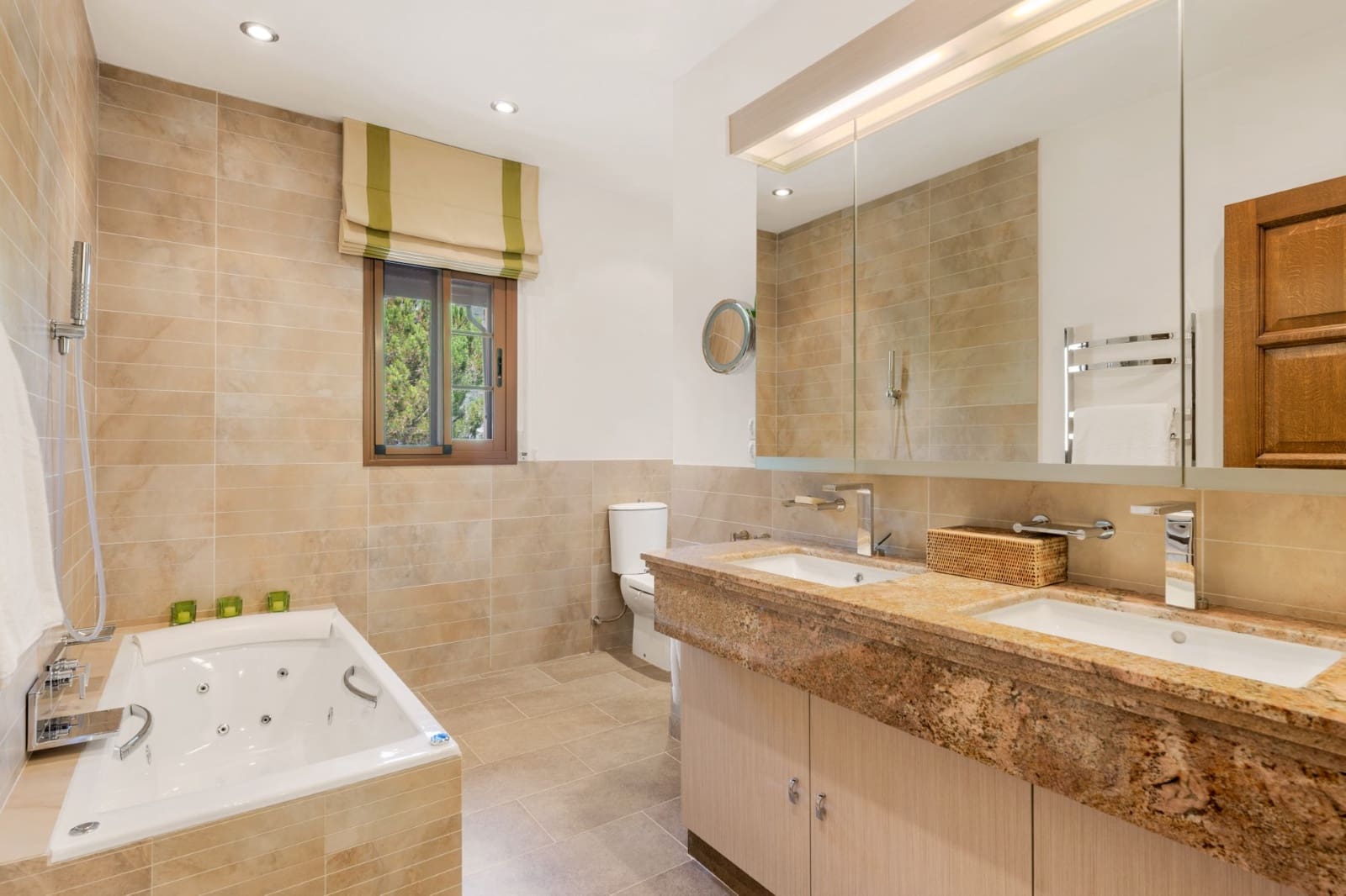 9 sypialnia Willa na sprzedaż w Ojen z basenem - 3 800 000 € (Ref: 9161200)